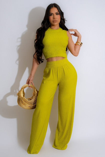 TEXTURED CROP TOP PANTS SET